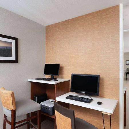 Отель La Quinta By Wyndham Bakersfield North Экстерьер фото