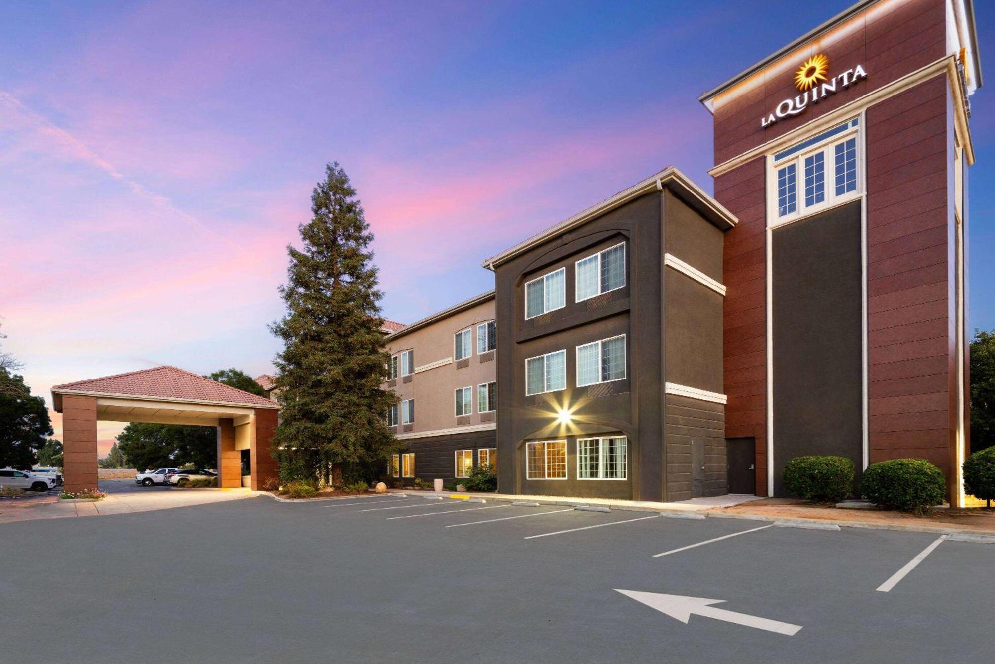 Отель La Quinta By Wyndham Bakersfield North Экстерьер фото