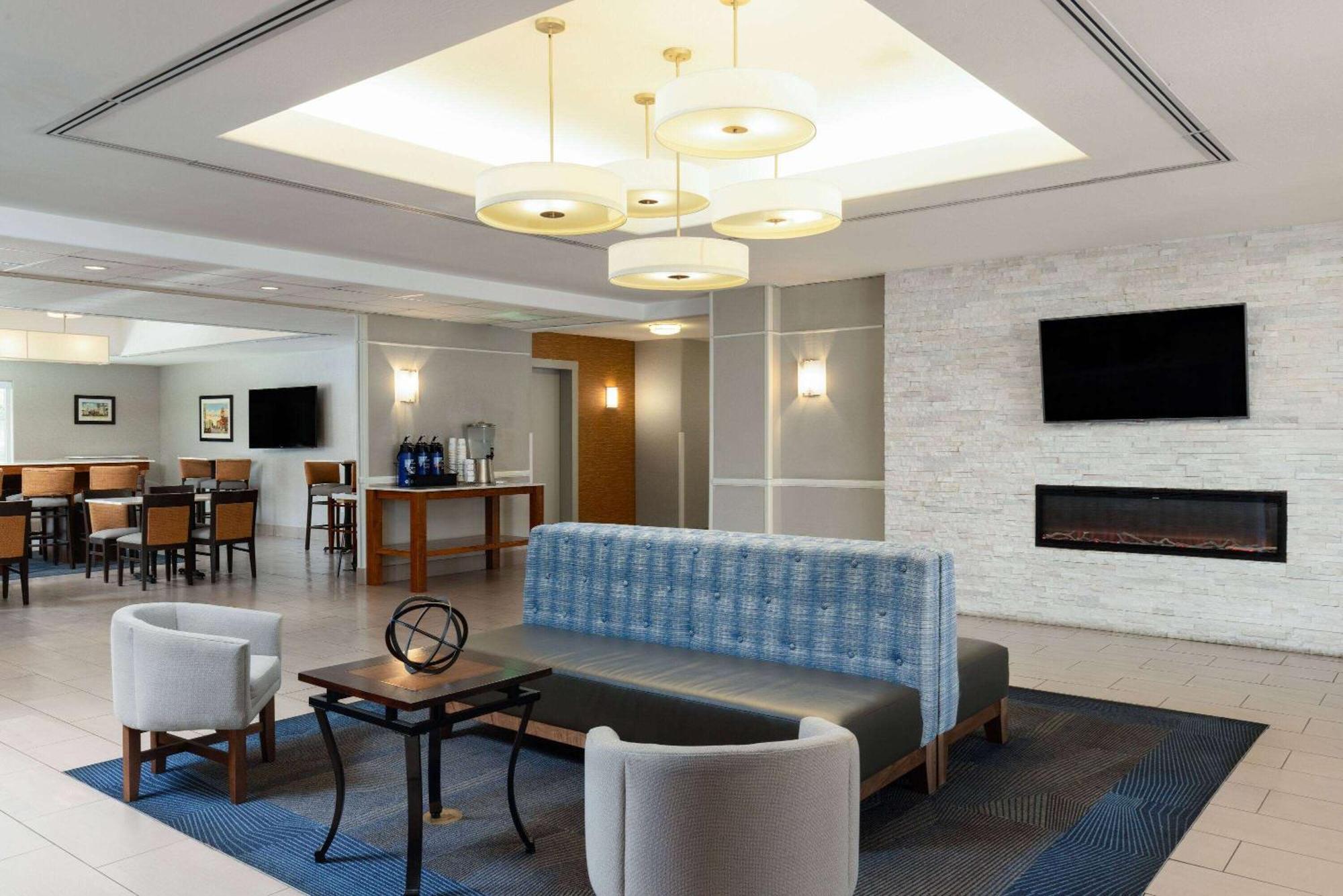 Отель La Quinta By Wyndham Bakersfield North Экстерьер фото